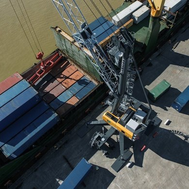 liebherr-lhm-280-mobile-harbour-crane-container-handling-suriname-south-afri.jpg