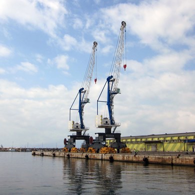 liebherr-mobile-harbour-cranes-portal-slewing.jpg