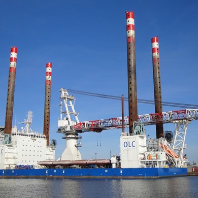 liebherr-bos 35000-board-offshore-crane-friedrich ernestine-rwe-seabreeze.jpg
