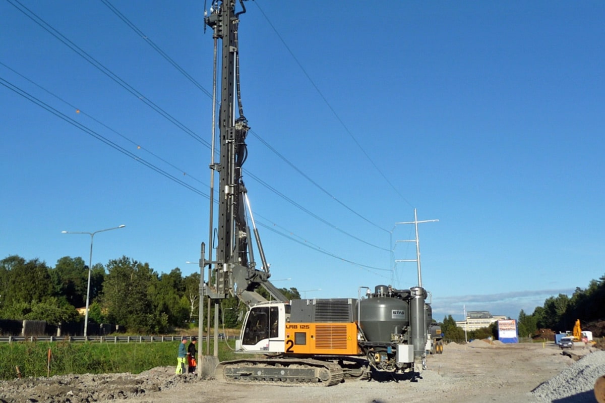 Dry soil mixing Soil improvement for deep foundation Liebherr