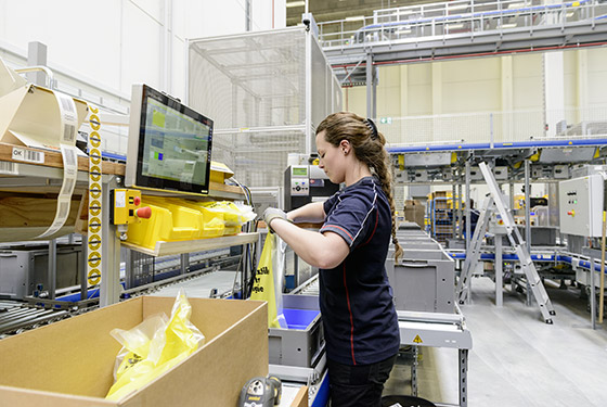 Modern warehouse technology for fast dispatch