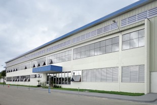 Das Firmengebäude der Liebherr Aerospace Brasil Eireli.