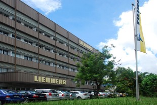 La sede principal de Liebherr-Singapore Pte Ltd está ubicada en el oeste de Singapur