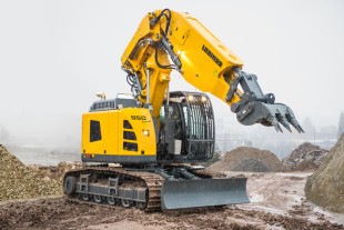 The Liebherr R 950 Tunnel crawler excavator impresses with its compact size, high productivity and comfort.