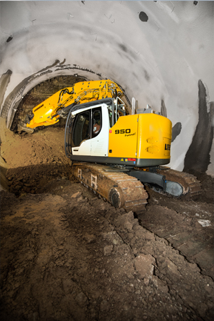 The Liebherr R 950 Tunnel crawler excavator in use in Stuttgart (Germany).