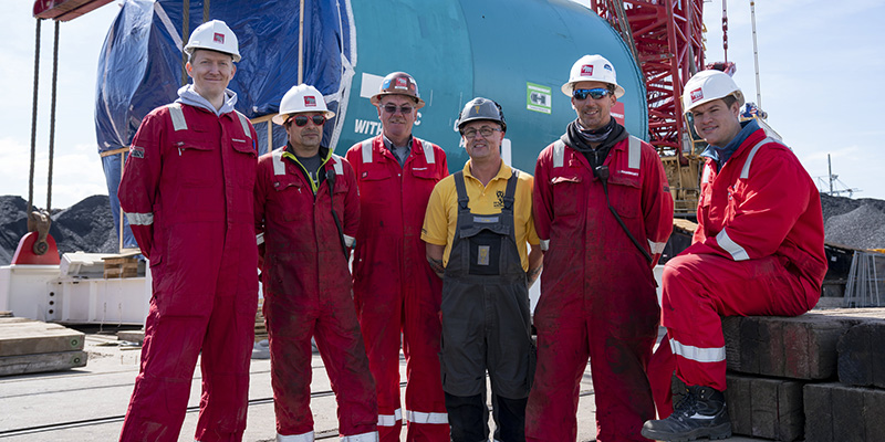 Group photograph in front of the drilling machine –