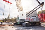Crawler crane LR 1400 SX in lifting operation