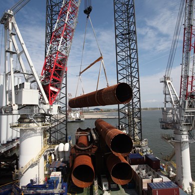 liebherr-oc-bos-45000-board offshore-crane-heavy-lift-wind-installation3.jpg