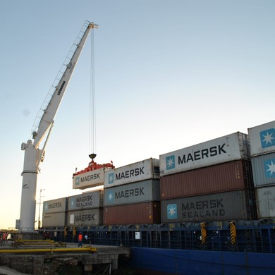 liebherr-sc-fcc-280-fixed-cargo-crane-container-handling-argentina-2.jpg