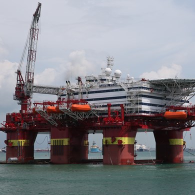 liebherr-oc-bos-2600-board-offshore-crane-oil-floatel-victory-keppel-1.jpg