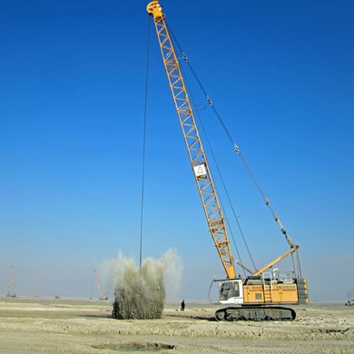 liebherr-hs-8100-seilbagger-duty-cycle-crawler-crane-dynamic-soil-compaction.jpg