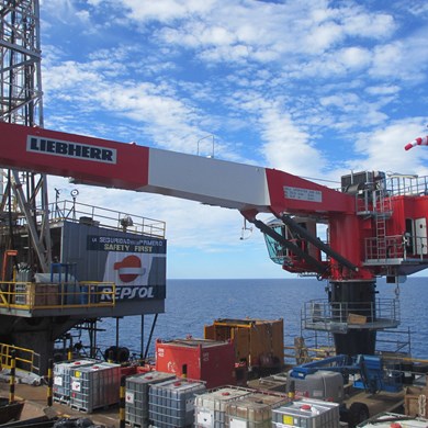 liebherr-rl-650-ram-luffing-offshore-crane-repsol-casablanca.jpg