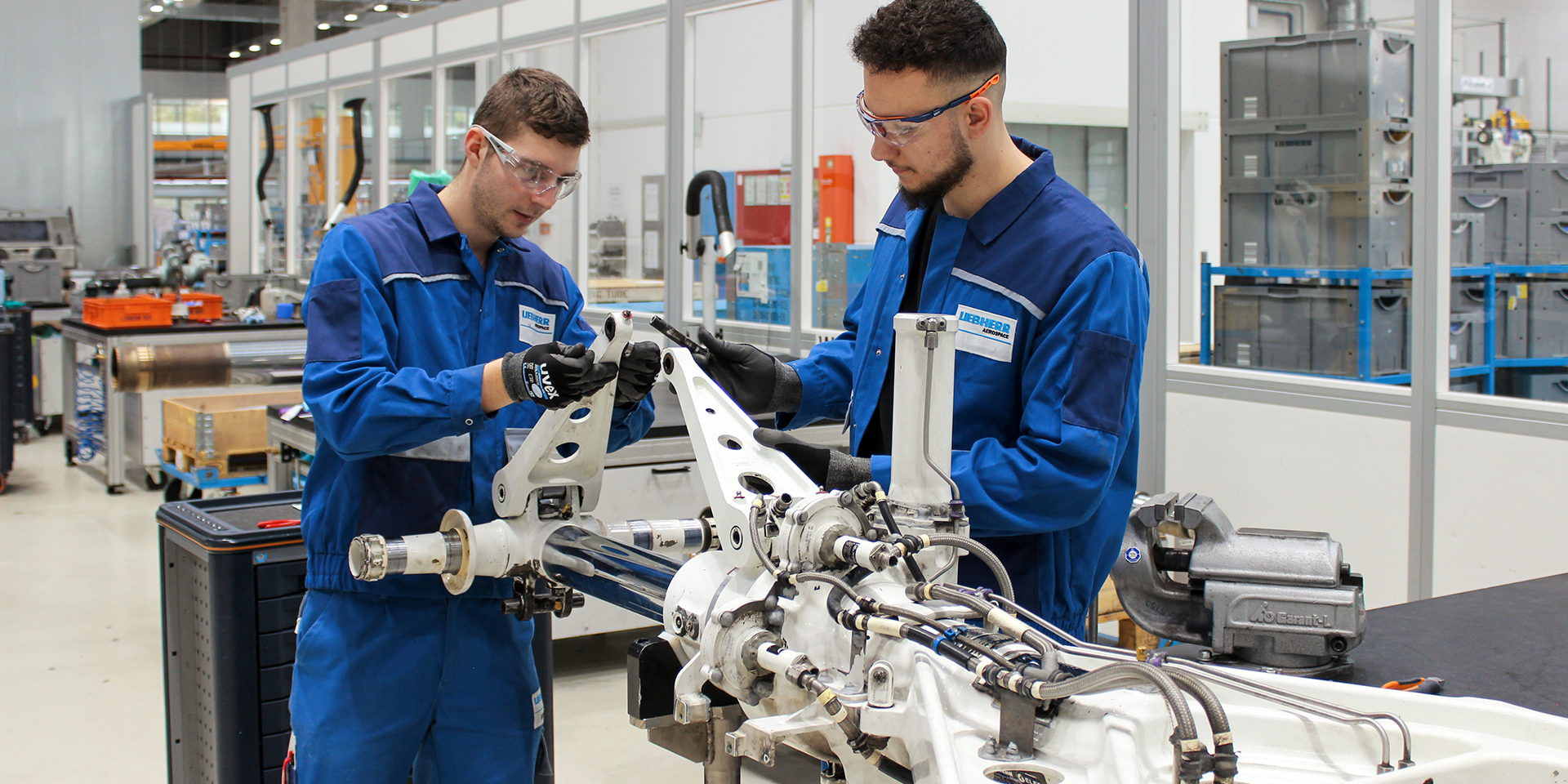 Landing Gear Overhaul A Matter of Specialists Liebherr