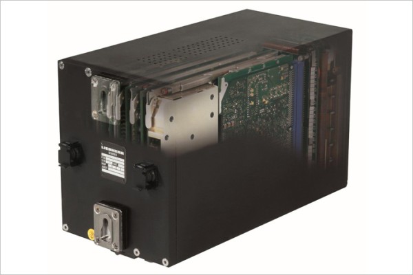 El ordenador de control de accionamiento forma parte del sistema de control de vuelo de pilotaje por mando eléctrico suministrado por Liebherr para el helicóptero NH90