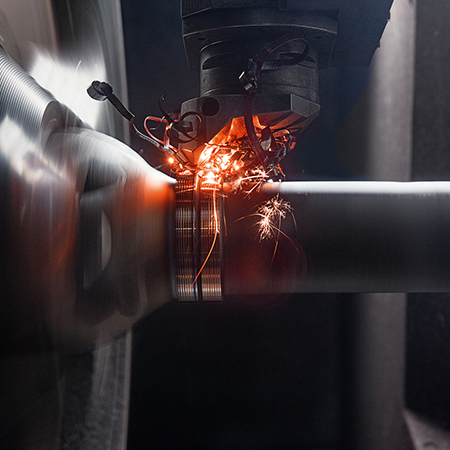 Close-up of the friction welding of the piston rod and hydraulic cylinder head by Liebherr