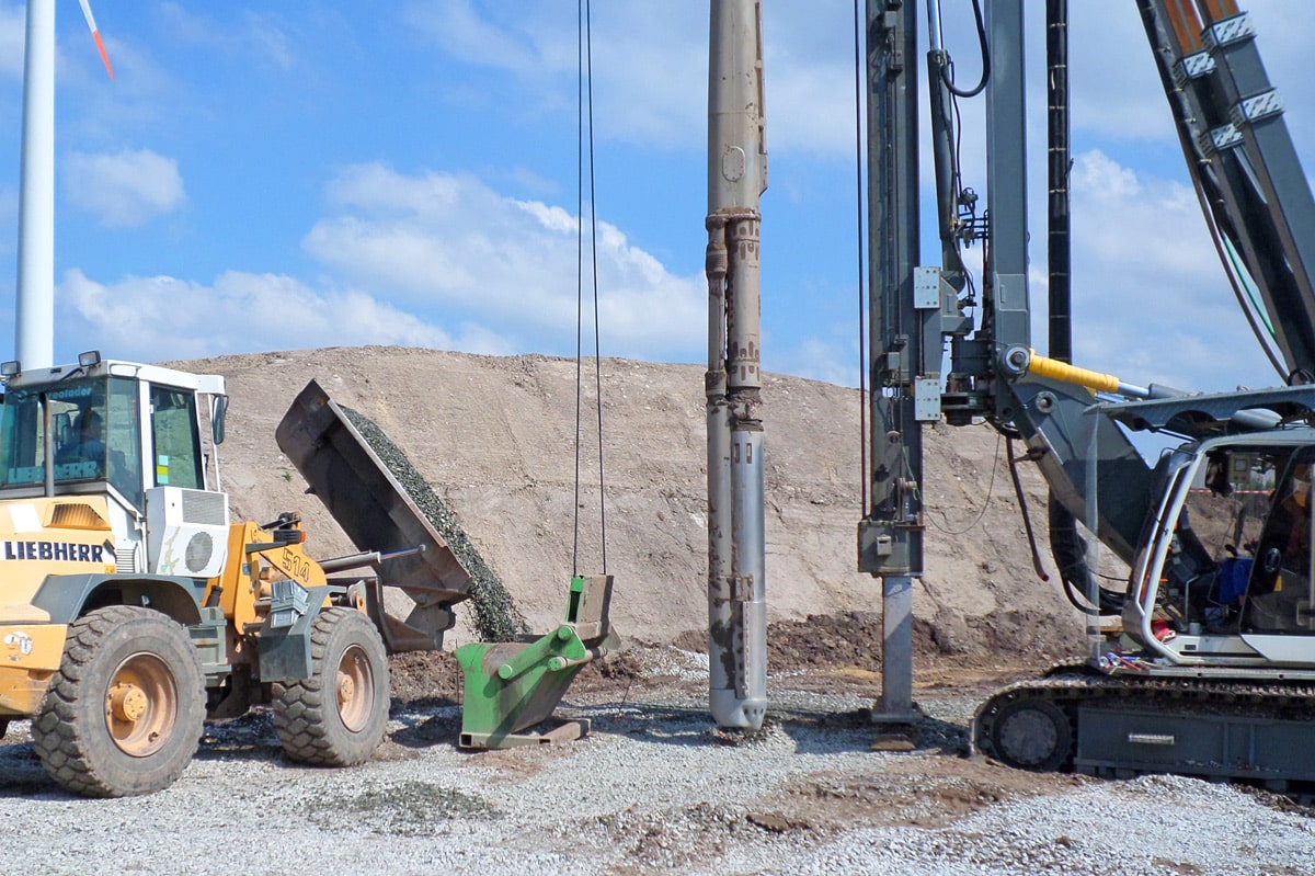 Deep compaction using Liebherr