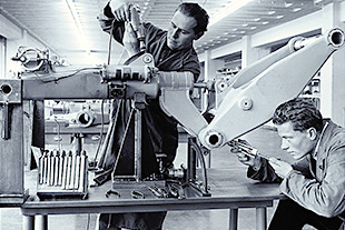 Servicing aircraft landing gear at the Lindenberg site