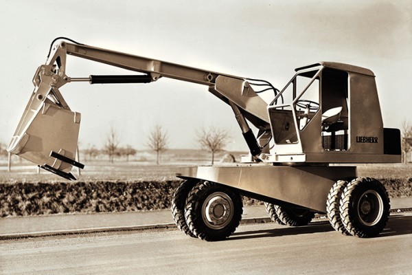 Leicht und leistungsstark: Mit dem L300 konstruiert Hans Liebherr den ersten Hydraulikbagger Europas.