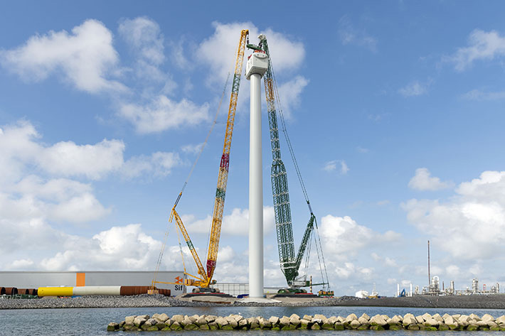 Montaggio del prototipo della turbina eolica offshore più potente al mondo
