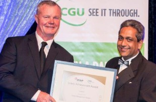 Geraint Lenegan (HSE Advisor, Perth branch) accepting the award.