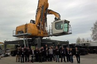 The tour group at Liebherr-Hydraulikbagger in Kirchdorf (Germany).
