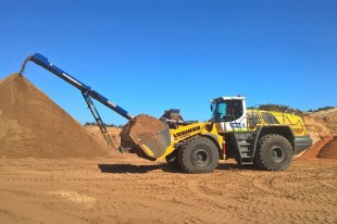 Liebherr wheel loader L 586 recently sold by the Liebherr-Australia earthmoving division.