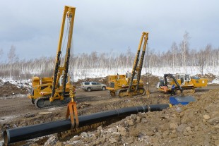 Colocadores de tubos del modelo RL 64 en Telfs durante la construcción de conducciones en Rusia