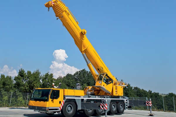 Liebherr expands the range of cranes available in the US by establishing new business units.