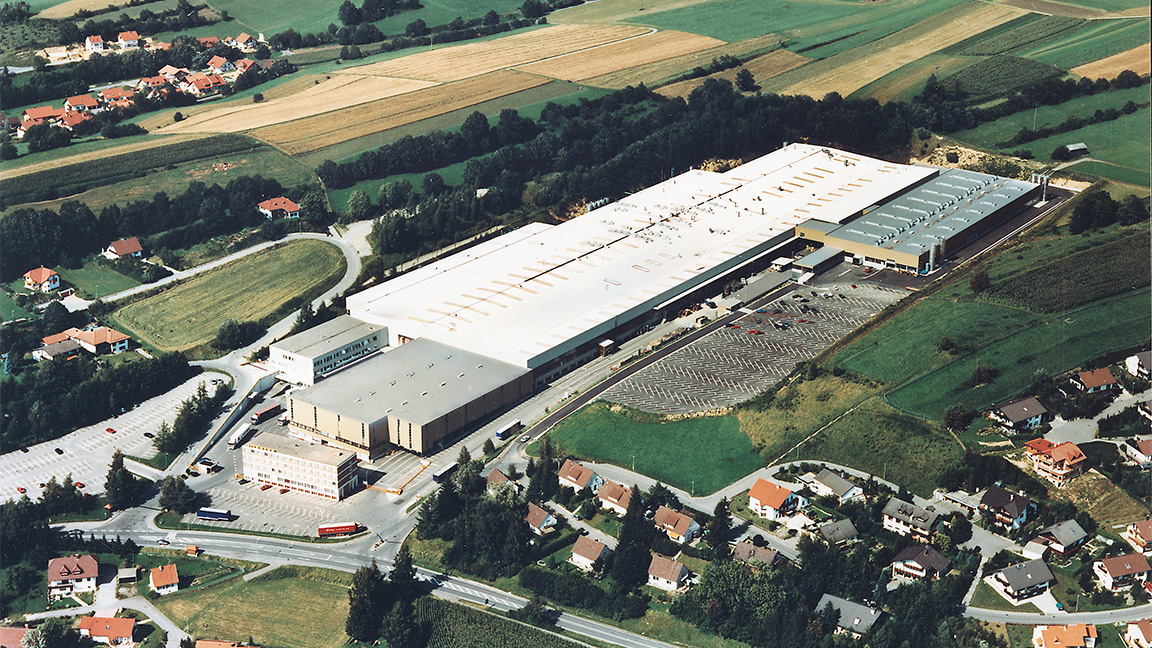 Aerial view of Liebherr-Hausgeräte GmbH 1990s