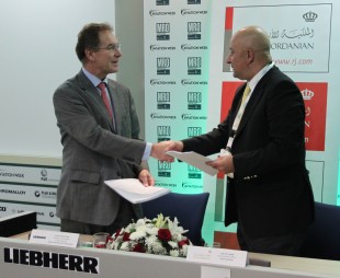 Amer M. Hadidi, President & CEO of Royal Jordanian (right) and Charles Thoyer-Rozat, Exec. VP Customer Services Aerospace of Liebherr-Aerospace & Transportation SAS (left) signed the contract during MRO Middle East 2013.