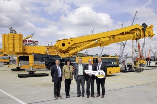 From left to right: Masanori Kanazashi (Liebherr Japan Co., Ltd.), Renate Dirr (Liebherr-Werk Ehingen GmbH), Gerald Henle (Liebherr-Werk Ehingen GmbH), Koichi Sambonsuge (Yamagata Co., Ltd.) and Christoph Kleiner (Liebherr-Werk Ehingen GmbH)