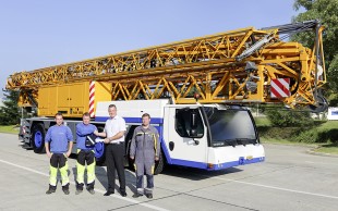 Left to right: Rico Baumann (Baumann Kran AG), Hans Peter Baumann (proprietor of Baumann Kran AG), Marc Bollinger (Mobile Construction Cranes Division Manager at Liebherr Baumaschinen AG), Marcel Hofer (Service Technician at Liebherr Baumaschinen AG).