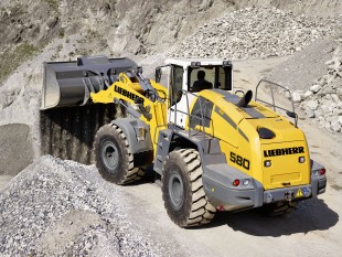 Liebherr wheel loader L 580, one of Liebherr’s exhibits at bC India 2014, operating in the gravel pit.