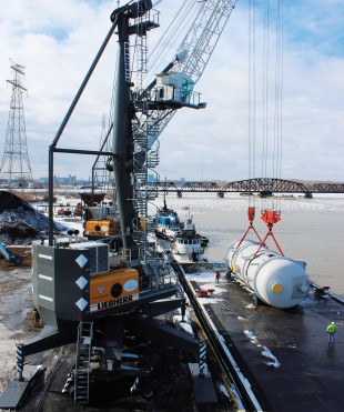 Two Liebherr LHM 280s combine forces in Toledo, USA.