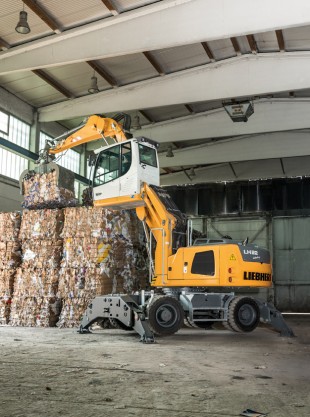 The Liebherr LH 22 M material handler in recycling operation