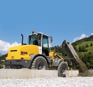 The Liebherr Stereoloader steering geometry combines a centre pivot with a steered rear axle, for maximum operating efficiency even in the most confined spaces.