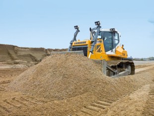 Pushing with force is one of the core strengths of the Liebherr crawler tractor PR 736. Despite this, fuel consumption remains low.