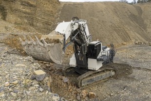Liebherr sets a benchmark in terms of reliability and cost efficiency with the new, R 9150 mining excavator (weighs approximately 130 tons). Its high productivity means the R 9150 can even compete with the larger machines in the 200-ton class.