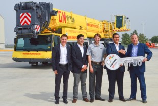 From left to right: Mathias Ehrlich (Liebherr Mexico), Hector Garza (GMVykon), Jochen Kühn (Liebherr Monterrey), José Cortez (GMVykon), Tobias Böhler (Liebherr Mexico)