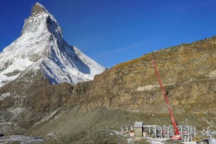 Impressive backdrop: The Clausen LTR 1060 working at an altitude of 2,900 metres in the Swiss Alps.