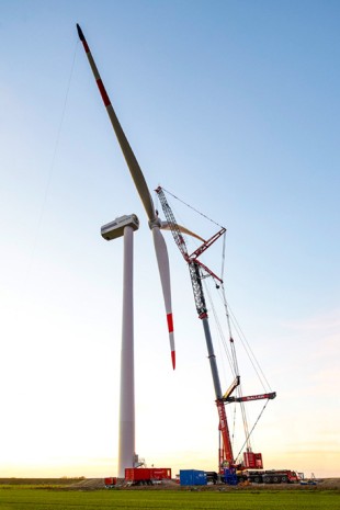 The Liebherr LTM 1750-9.1 mobile crane installed the rotor star at a hub height of 80 metres.