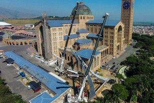 Liebherr mobile cranes LTM 1750-9.1 and LTM 1500-8.1 are used in the installation of the metallic structure of the bell tower of the second largest catholic temple of the world