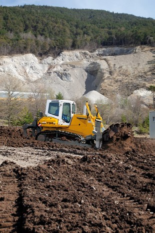 Liebherr PR 734-4 crawler tractor in the version for the Russian market