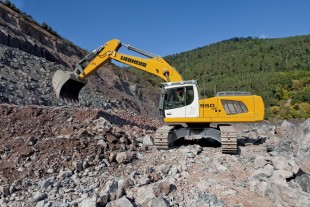 Excavatorul pe șenile Liebherr R 950 SME este adaptat pentru condițiile de lucru dificile din carierele de piatră