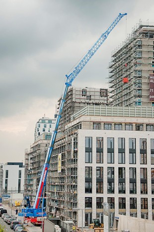 Liebherr-Mobilkran LTM 1250-5.1 von Jaromin beim Ersteinsatz in Düsseldorf