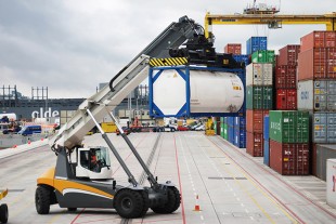 The new LRS 545 is busy handling containers for Doyle Shipping Group in Dublin