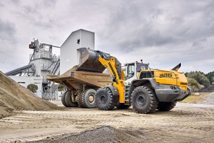 Larger axles, strengthened lift arms - the robust Liebherr L 586 XPower® wheel loader is ideally suited to challenging work in quarrying.