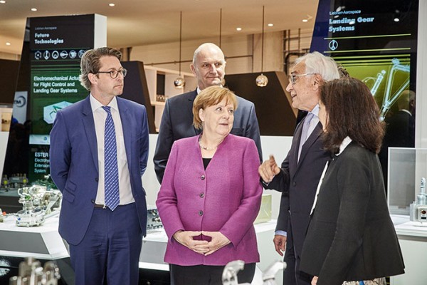 Minister of Transport Andreas Scheuer, Dr. Dietmar Woidke (Minister President of the State of Brandenburg), Federal Chancellor Dr. Angela Merkel, Dr. h.c. Willi Liebherr (President of the Board of Directors of Liebherr-International AG) and Delphine Gény-Stephann (State Secretary of the French Ministry of Economics) (from left to right) at the ILA stand of Liebherr-Aerospace.