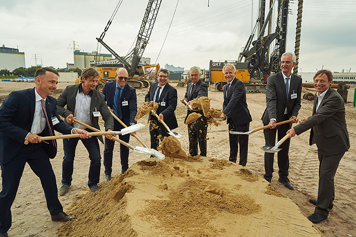 Baubeginn des neuen Liebherr-Vertriebs- und Servicecenter im Hamburger Hafen