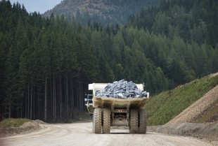 Liebherr T 236 avec son chargement de minerai de fer.